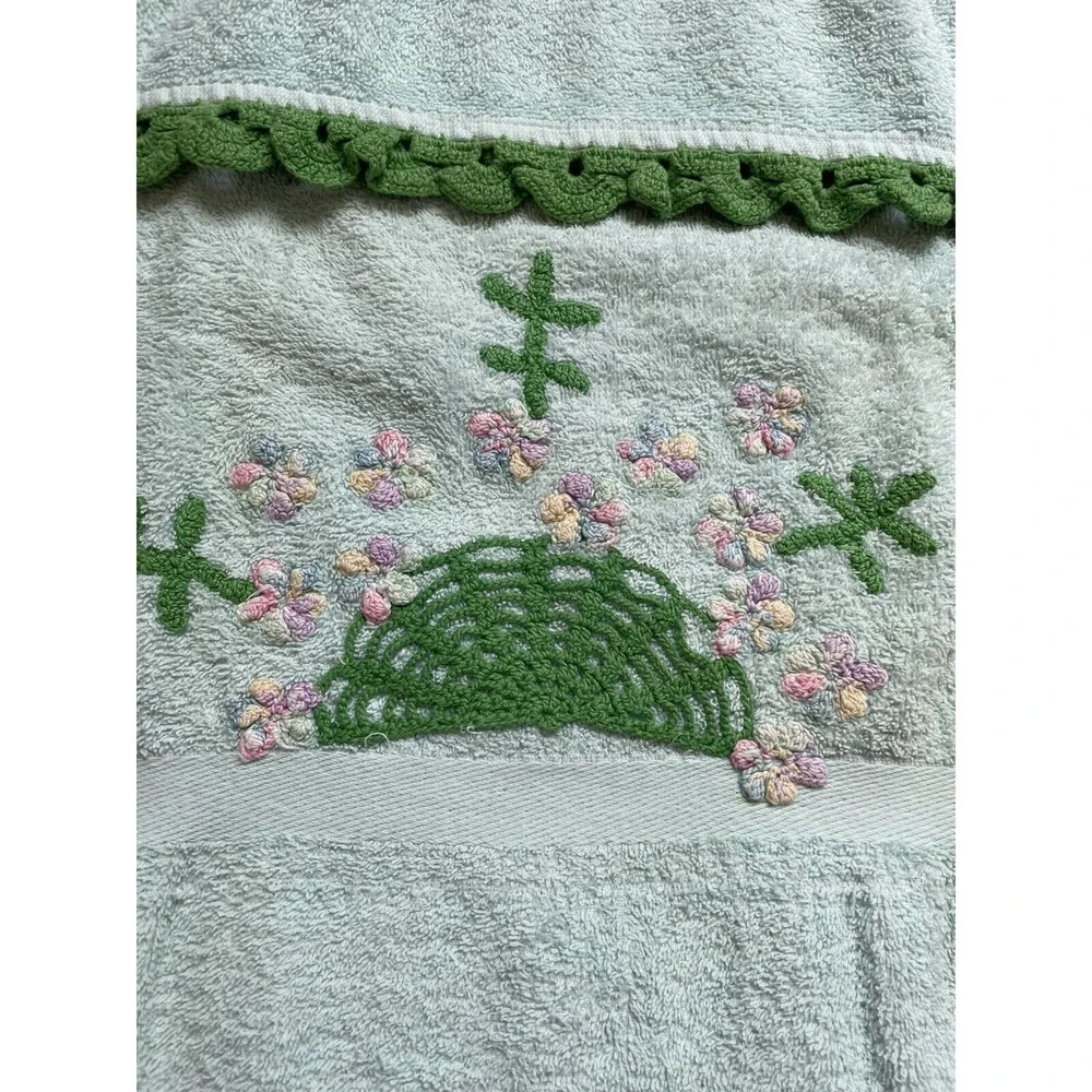 2 Vintage‎ Hand Crocheted and Embroiderd Bath Towels Flowers Butterflies